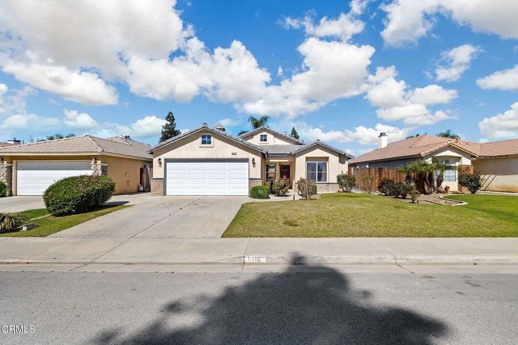 Photo of 9116 Chattaroy Street, Bakersfield, CA 93312 (MLS # V1-35044)