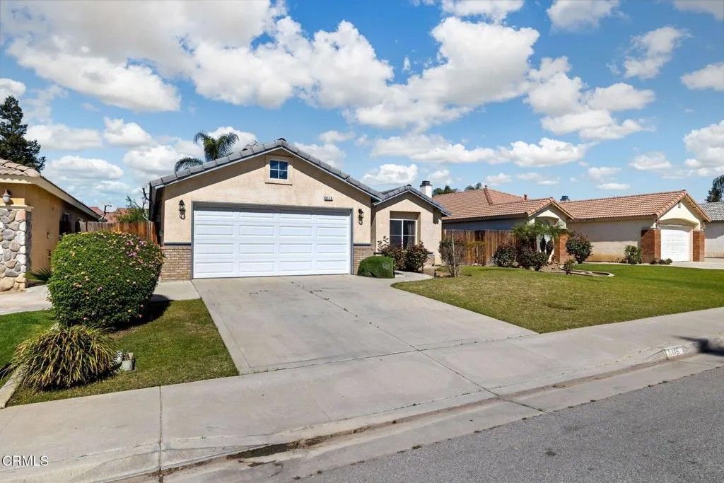 Photo of 9116 Chattaroy Street, Bakersfield, CA 93312 (MLS # V1-35044)