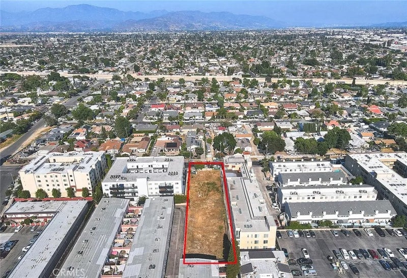 7911 Ventura Canyon