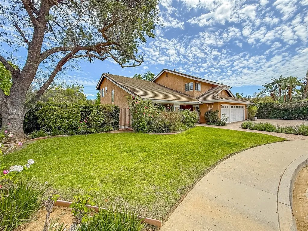 984 Oakmont Court