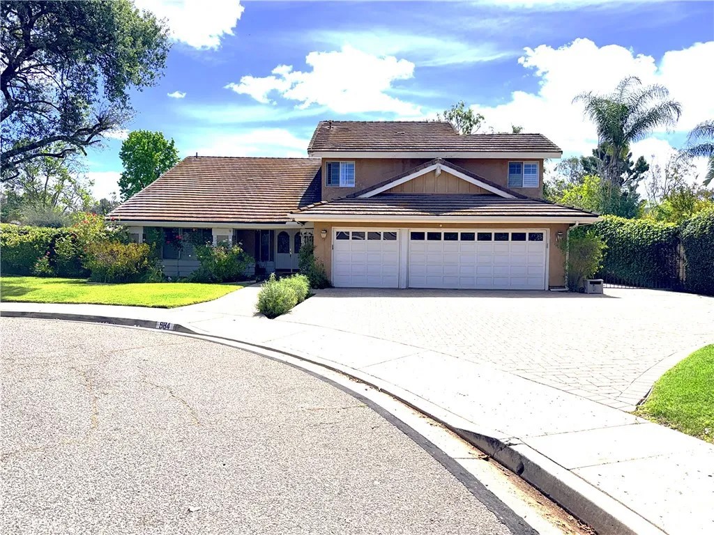 984 Oakmont Court