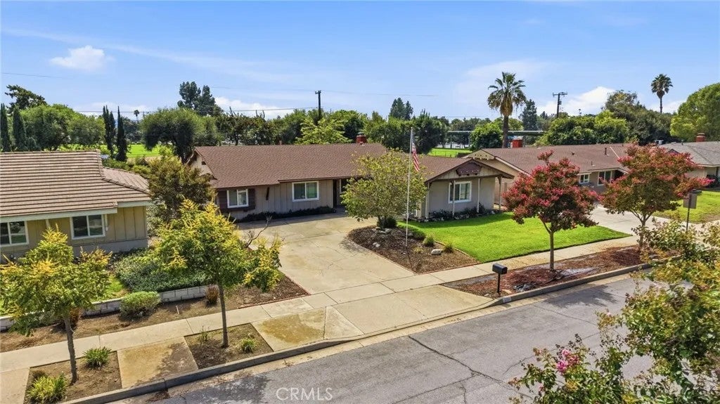 610 Ridgefield