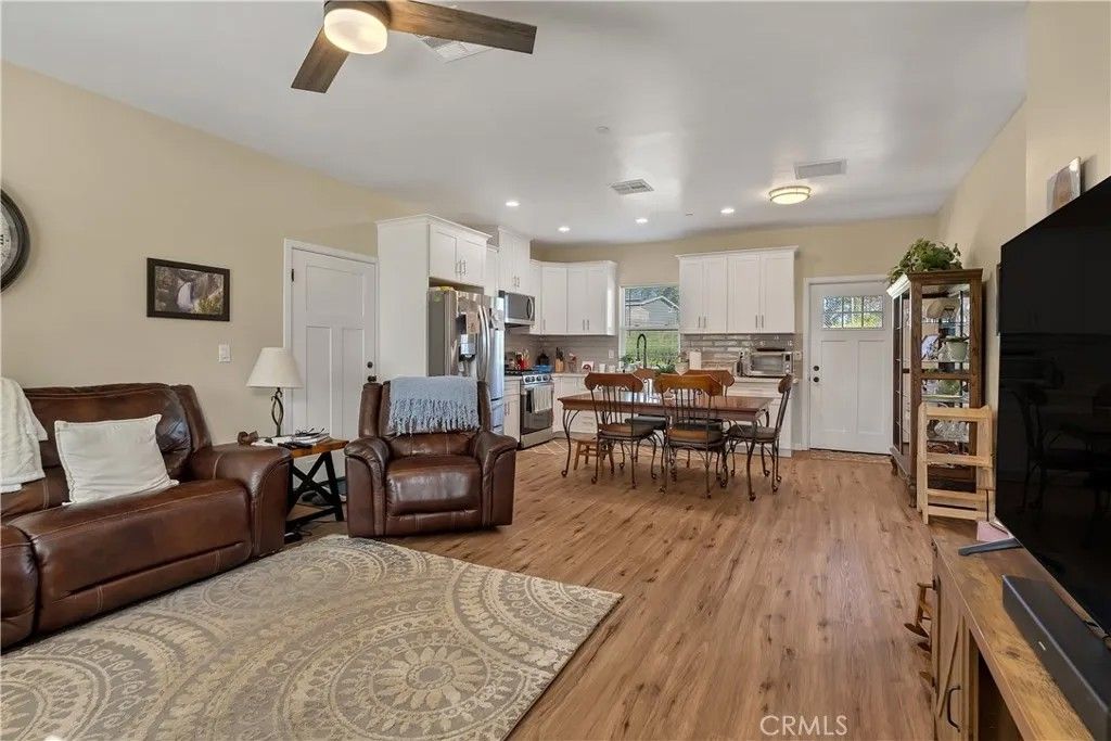 Photo of 8588 Ridgecrest Dr, Paradise, CA 95969 (MLS # SN26065319)