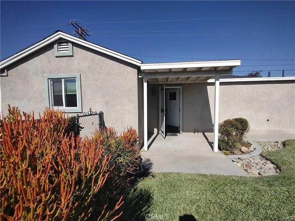 Photo of 170 S Palm Ave, Upland, CA 91786 (MLS # IG25263887)