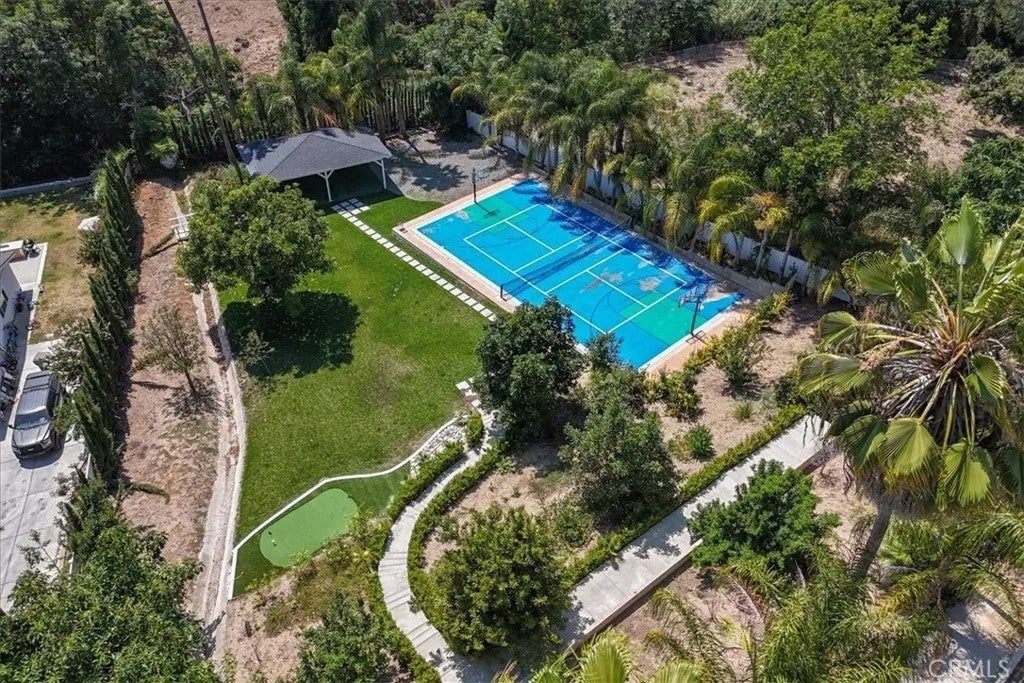 195 Flowerfield Lane