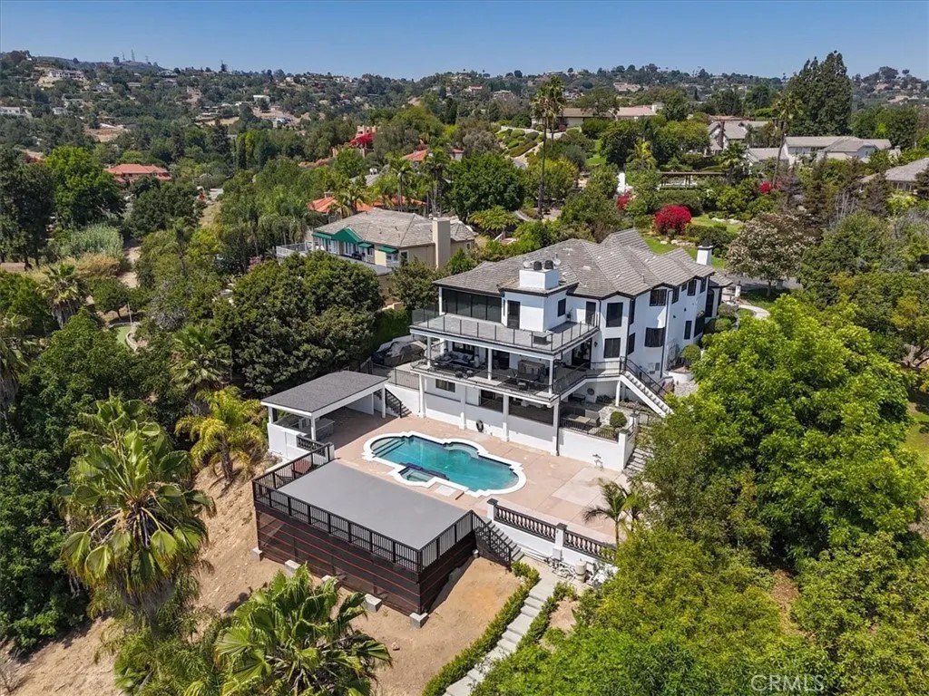 195 Flowerfield Lane