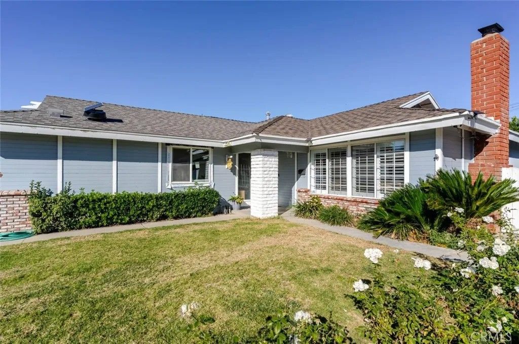 Photo of 19833 Blythe Street, Winnetka, CA 91306 (MLS # SR26019696)