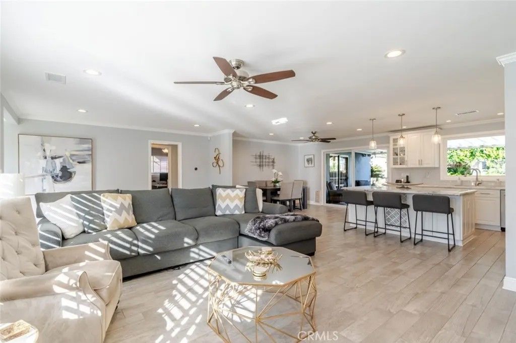 Photo of 19833 Blythe Street, Winnetka, CA 91306 (MLS # SR26019696)