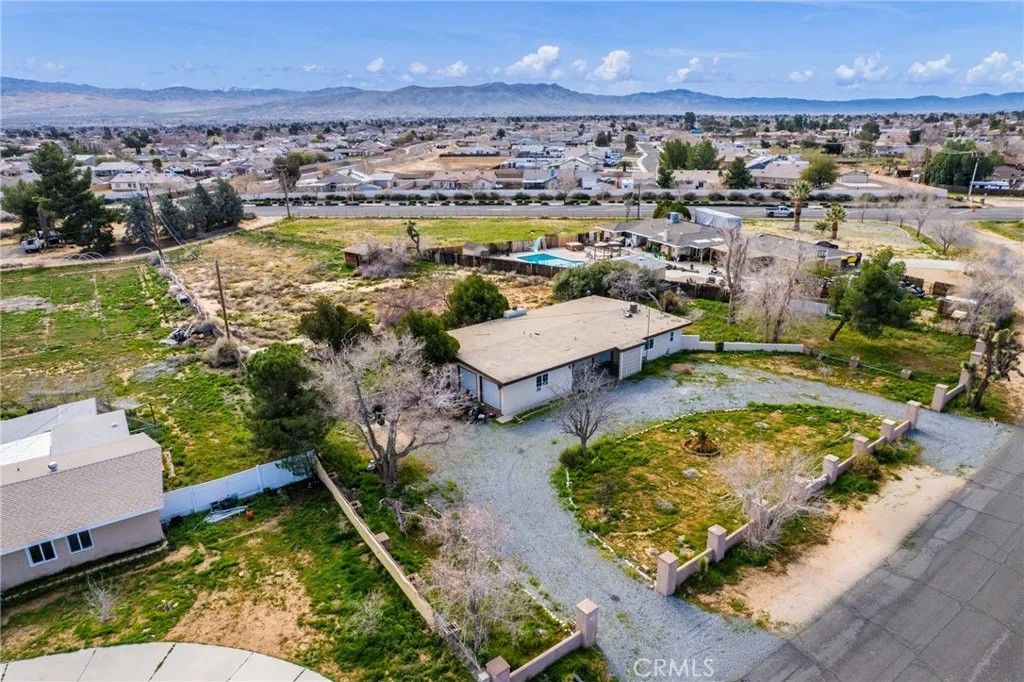 Photo of 13755 Lakota Rd, Apple Valley, CA 92307 (MLS # DW26052707)