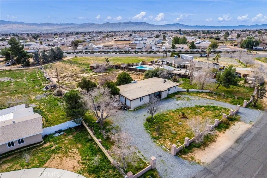 Photo of 13755 Lakota Rd, Apple Valley, CA 92307 (MLS # DW26052707)