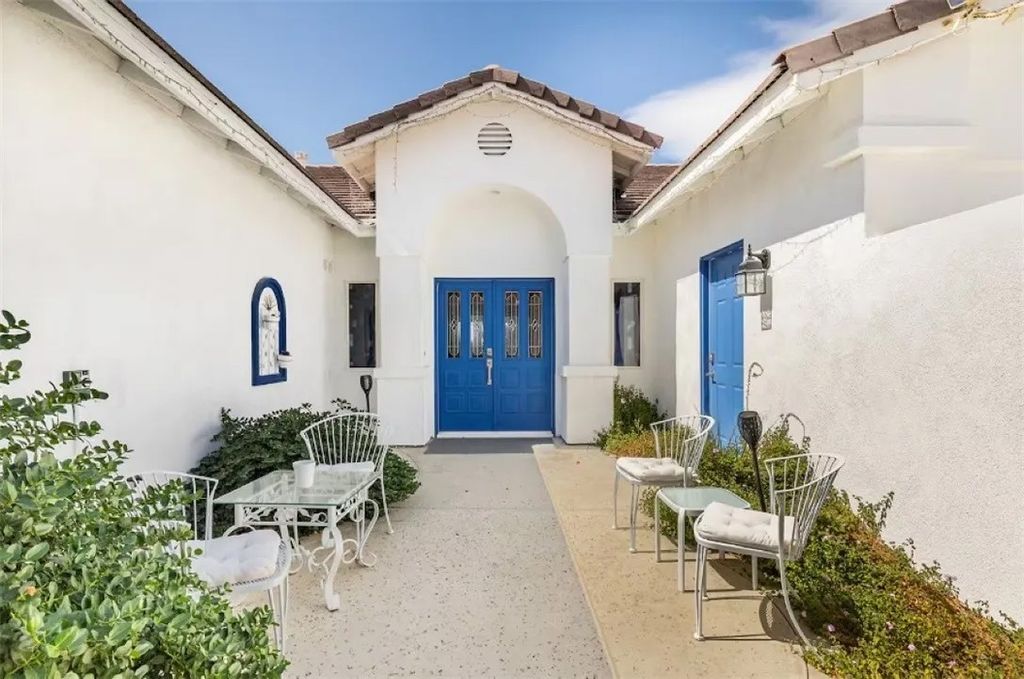 Photo of 12753 Mountain View Road, Desert Hot Springs, CA 92240 (MLS # SR25262864)