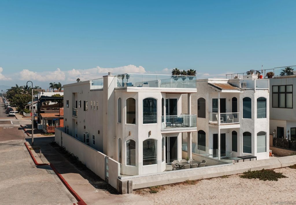 Photo of 806 Ocean Ln, Imperial Beach, CA 91932 (MLS # 250041115)
