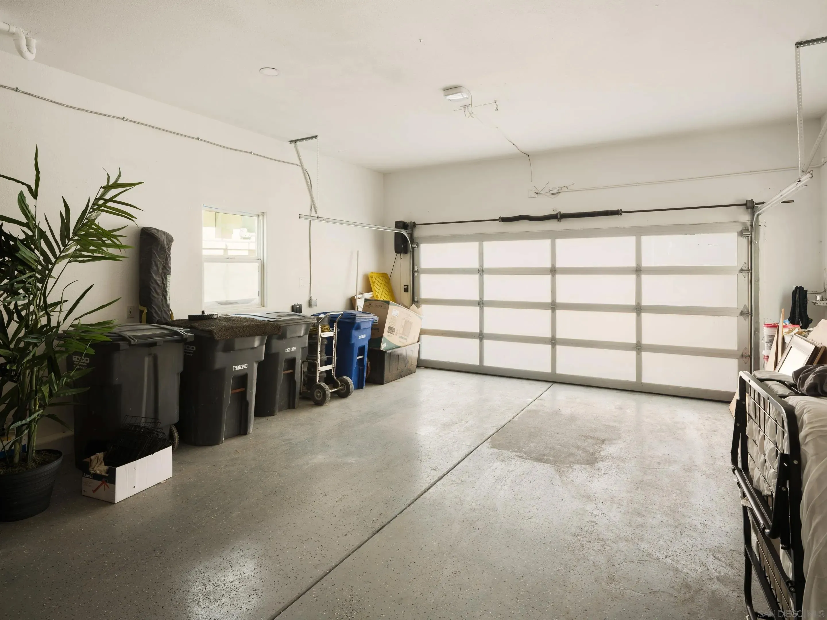 Imperial Beach, California 91932, United States, 4 Bedrooms Bedrooms, ,4 BathroomsBathrooms,Residential,Active,224020