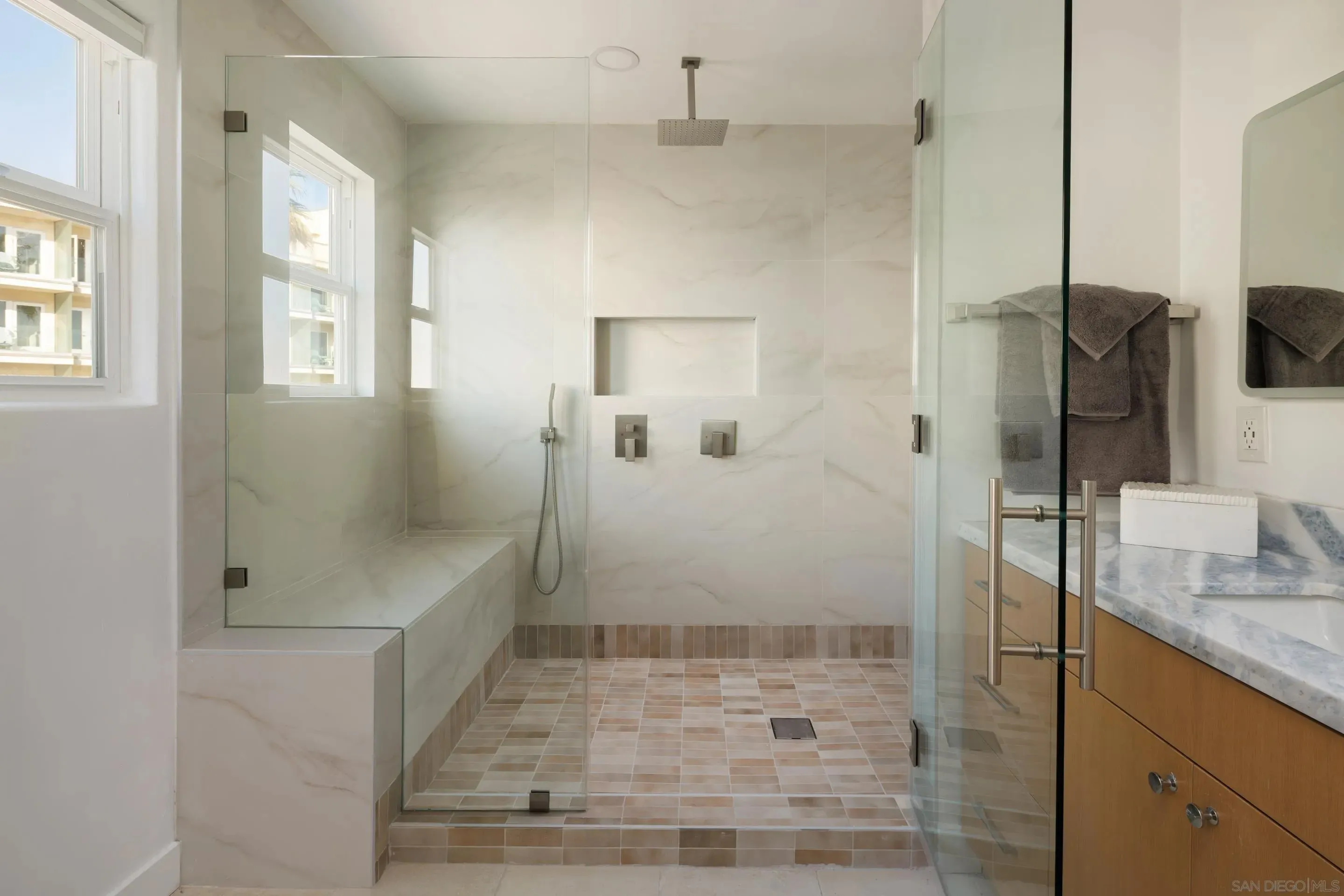 Imperial Beach, California 91932, United States, 4 Bedrooms Bedrooms, ,4 BathroomsBathrooms,Residential,Active,224020