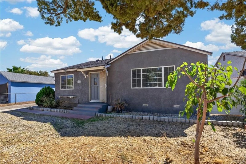 1302 E Avenue R2