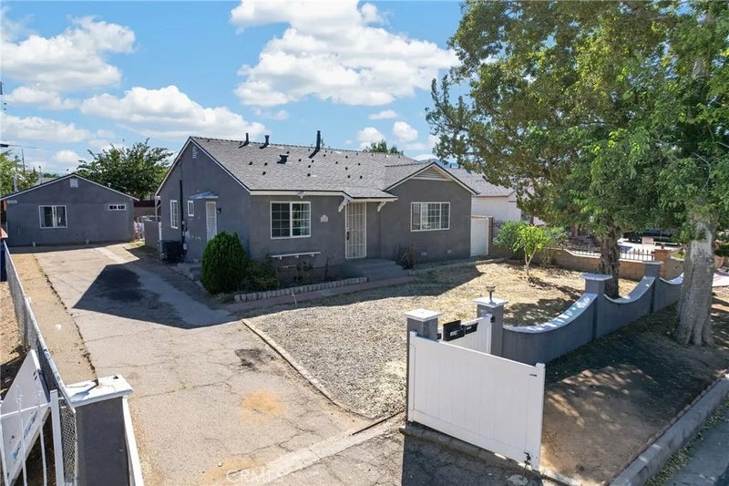 1302 E Avenue R2