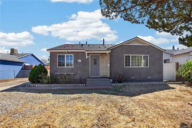1302 E Avenue R2