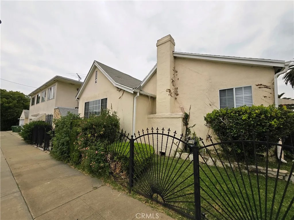 8216 S Van Ness Avenue