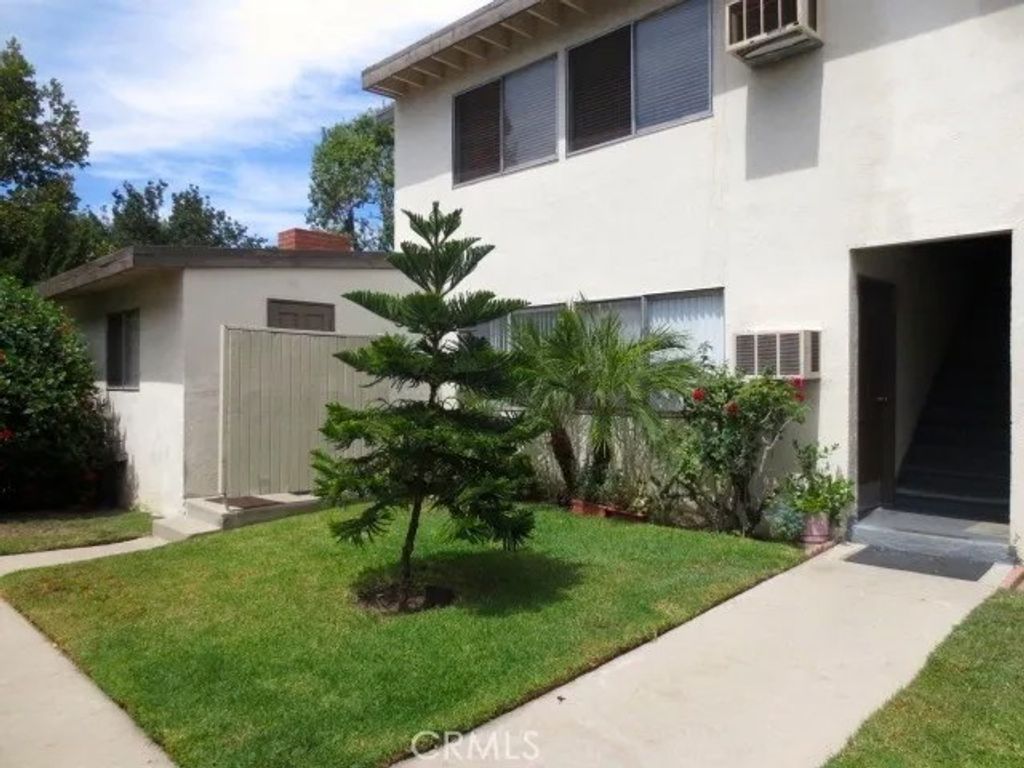 Photo of 8356 Amigo AVE, Northridge, CA 91324 (MLS # SR26107586)