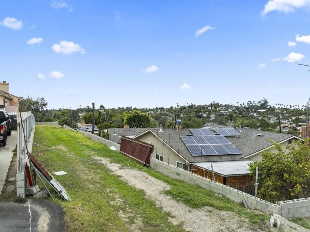 Photo of 1683 Watson Way, Vista, CA 92083 (MLS # NDP2601502)