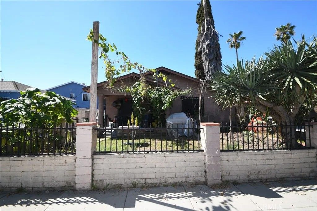 Photo of 1731 Gaviota Avenue, Long Beach, CA 90813 (MLS # SB26061357)