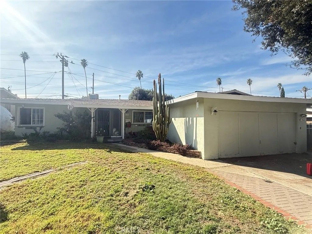 Photo of 714 Coronado Dr, Redlands, CA 92374 (MLS # CV25271547)