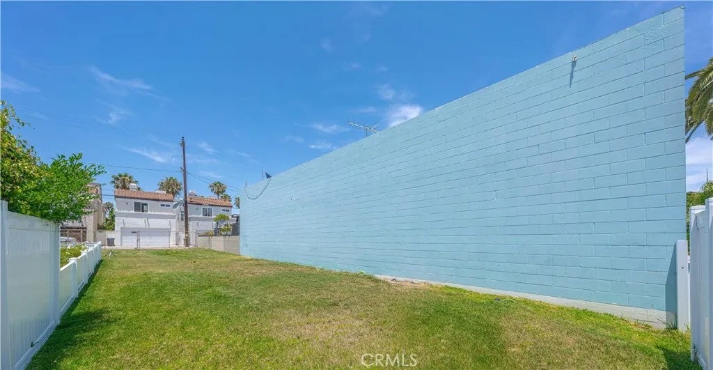 Photo of 311 17th ST, Huntington Beach, CA 92648 (MLS # OC26229401)