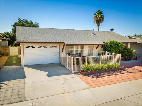 1461 W Mayberry Hemet CA 92543