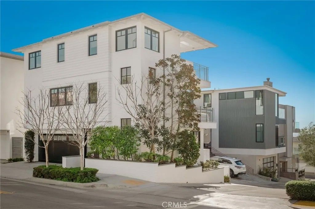 Photo of 2407 Manhattan Ave, Manhattan Beach, CA 90266 (MLS # SB26036093)