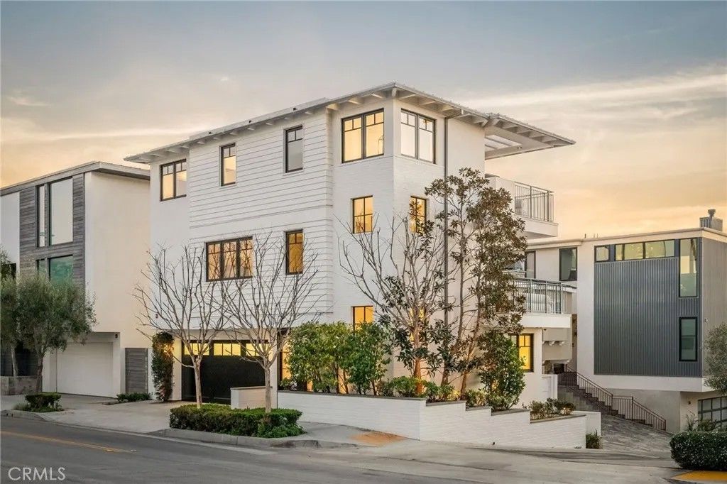 Photo of 2407 Manhattan Ave, Manhattan Beach, CA 90266 (MLS # SB26036093)