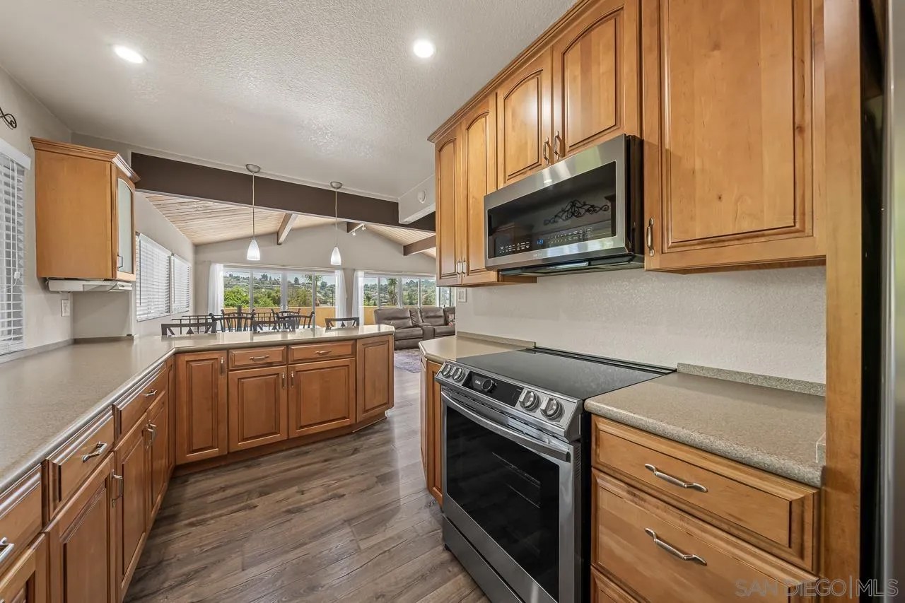 10042 Casa De Oro Blvd