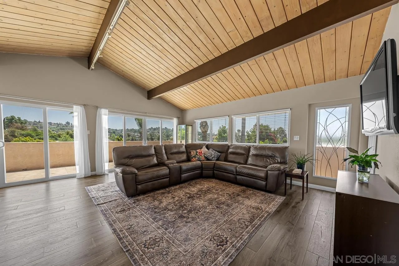 10042 Casa De Oro Blvd