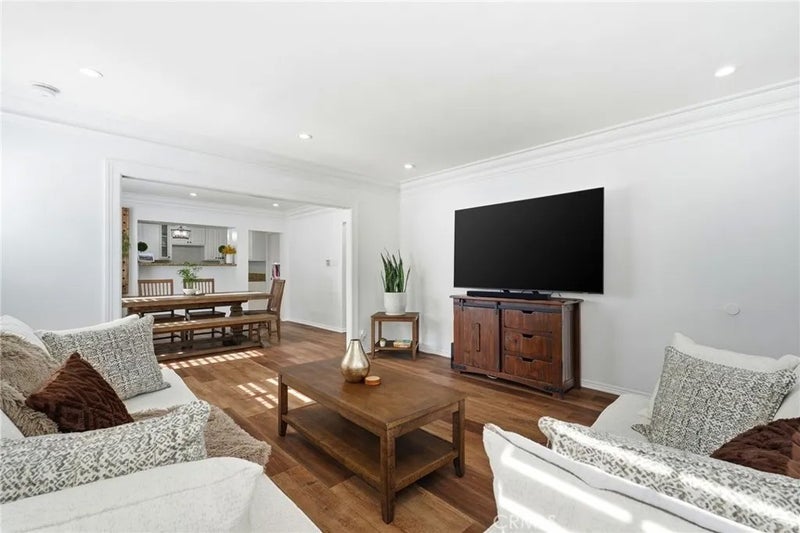 4027 La Salle