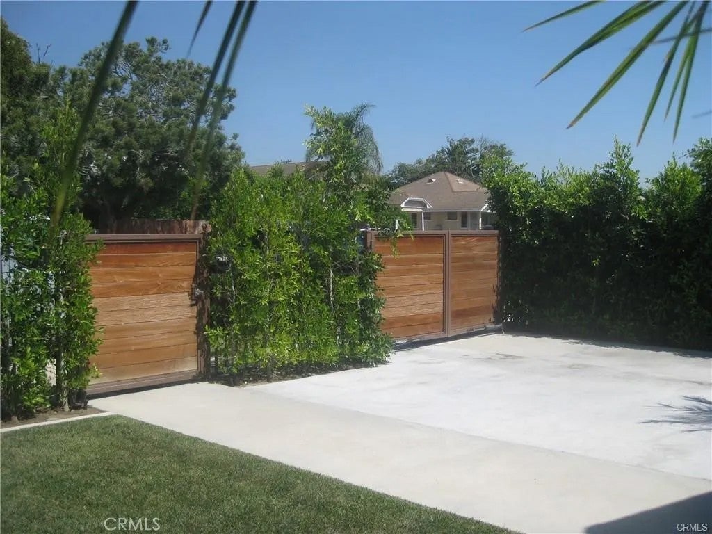 4027 La Salle
