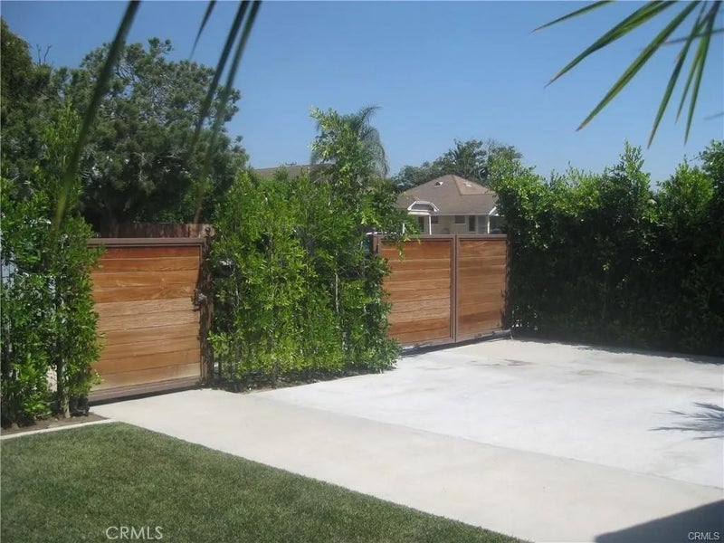 4027 La Salle