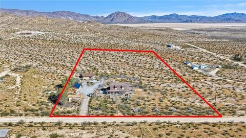 Photo of 31420 Rabbit Springs Lane, Lucerne Valley, CA 92356 (MLS # HD26054187)