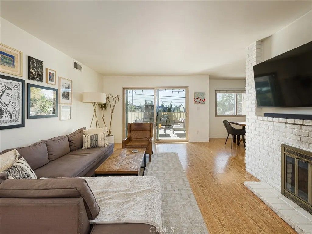 Photo of 227 E Oak Ave #102, El Segundo, CA 90245 (MLS # SB26023061)