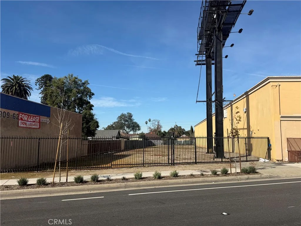 949 Garey Ave