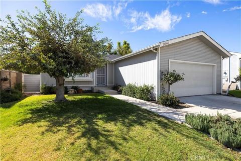 Tiny photo for 20066 Crestview Dr, Canyon Country, CA 91351 (MLS # SR25252618)