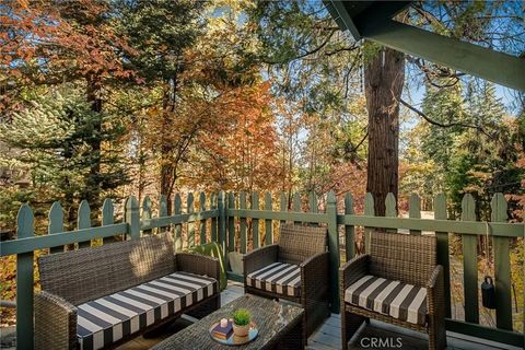 Photo of 265 Flower Dr, Lake Arrowhead, CA 92352 (MLS # IG25251433)