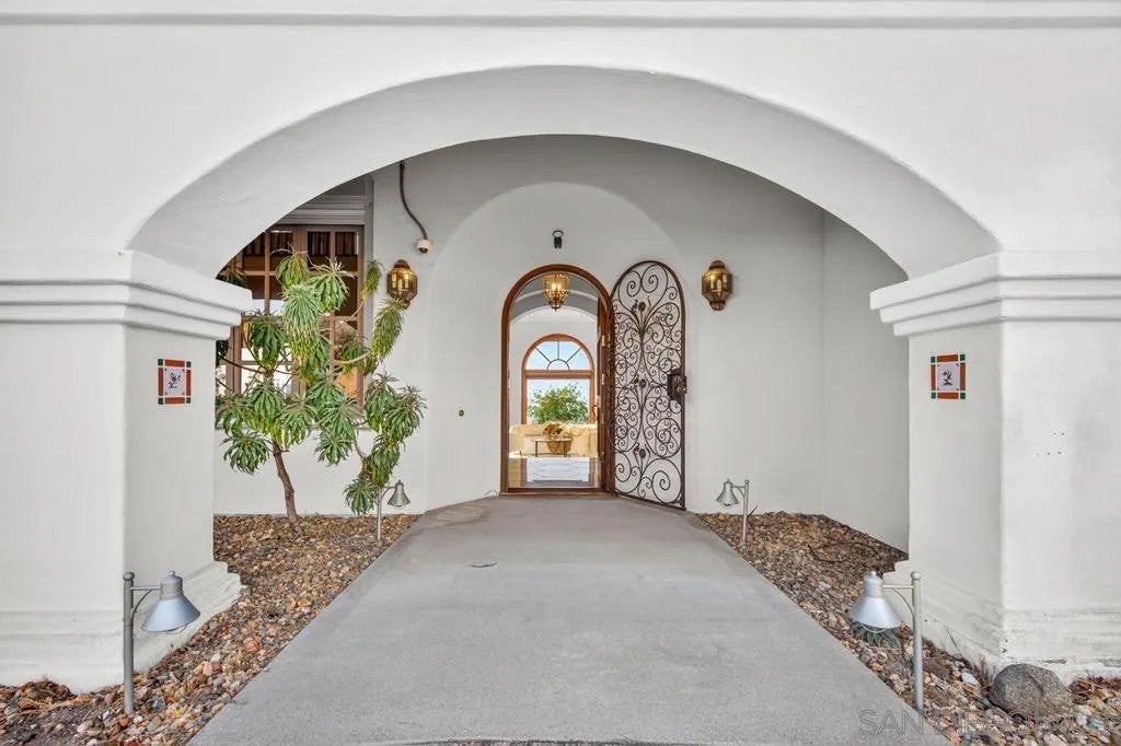 4029 Alta Loma Dr