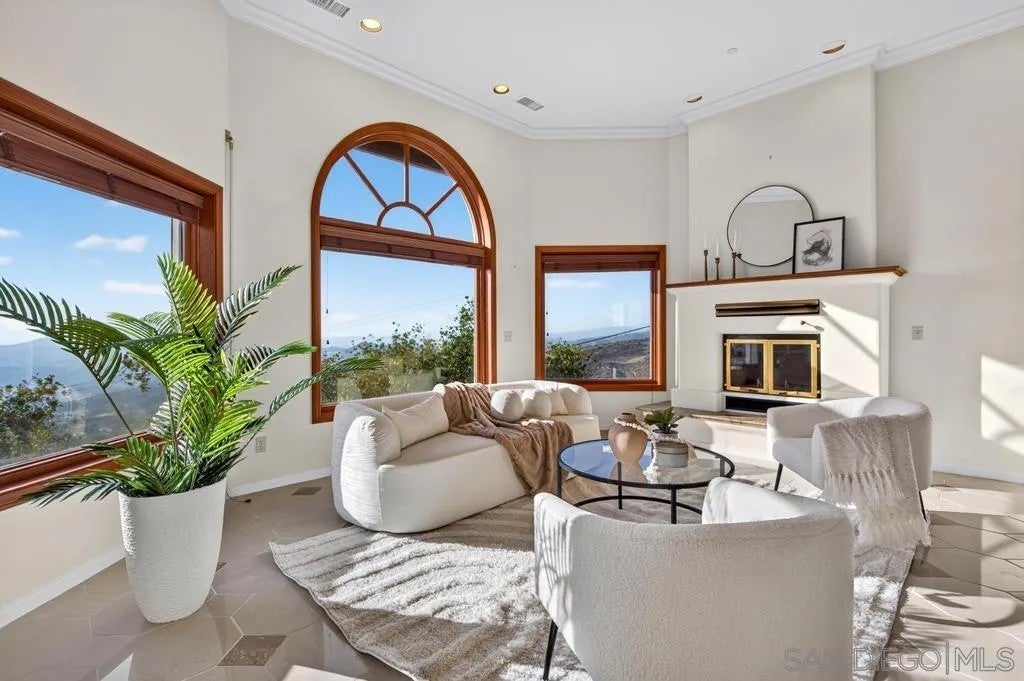 4029 Alta Loma Dr