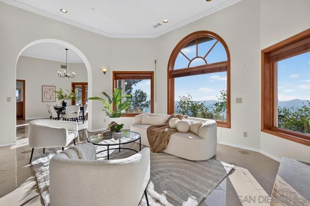 4029 Alta Loma Dr