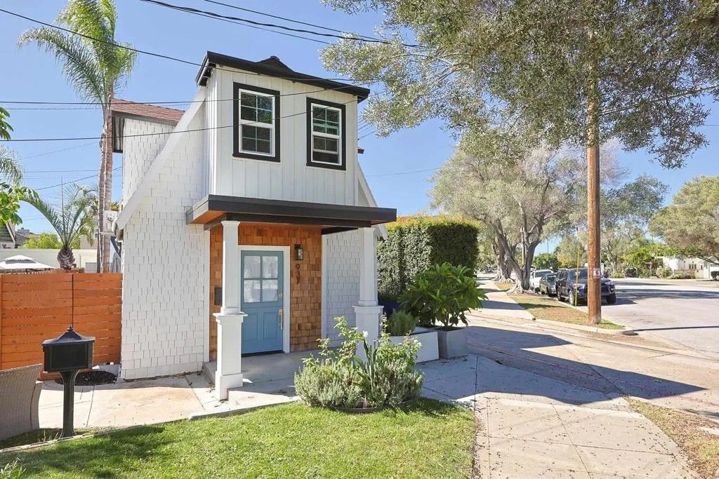 Photo of 937 Olive Ave, Coronado, CA 92118 (MLS # PTP2508326)