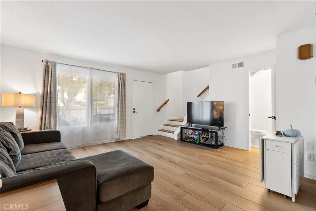 9801 Camden 5