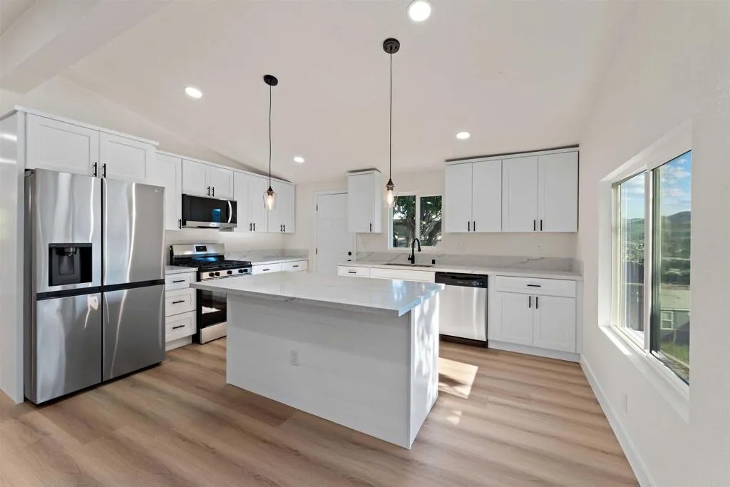 13162 Highway 8 Business 104