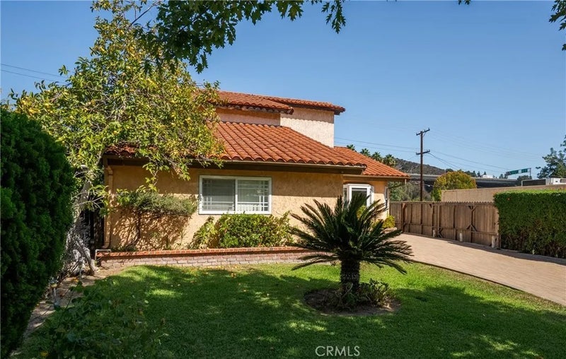 658 Glenmore
