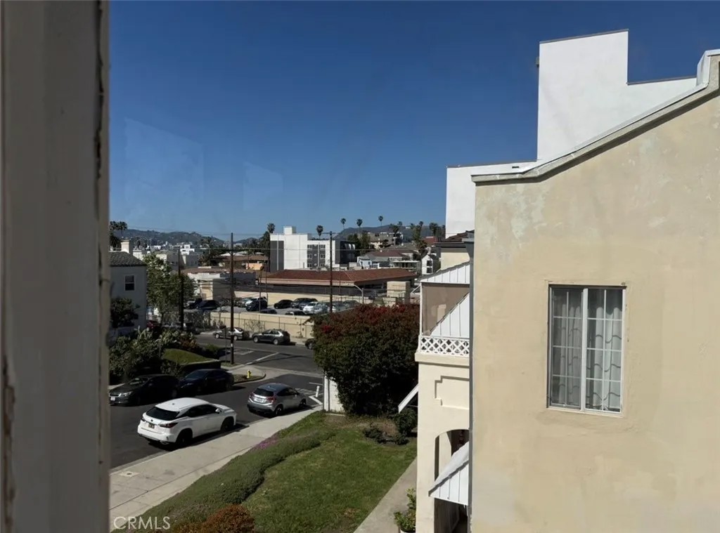 328 N Mariposa