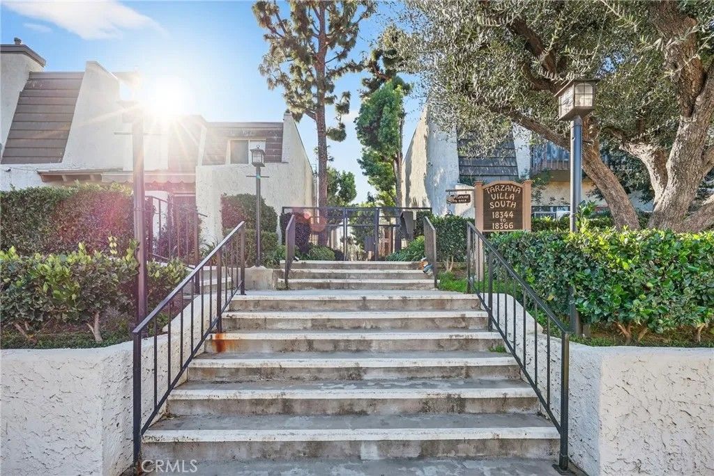 Photo of 18360 Collins Street #E, Tarzana, CA 91356 (MLS # PW26005807)