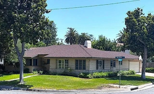 156 W Arthur Avenue
